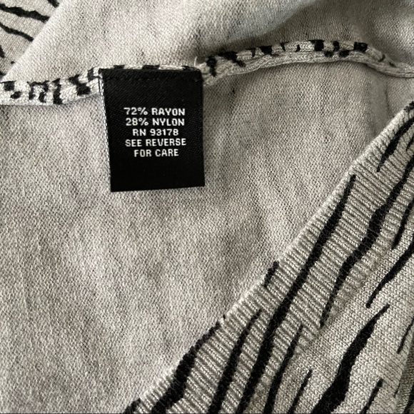 Premise Zebra Animal Print Black Gray Short Sleeve Sweater Top Size Large - Picture 4 of 7